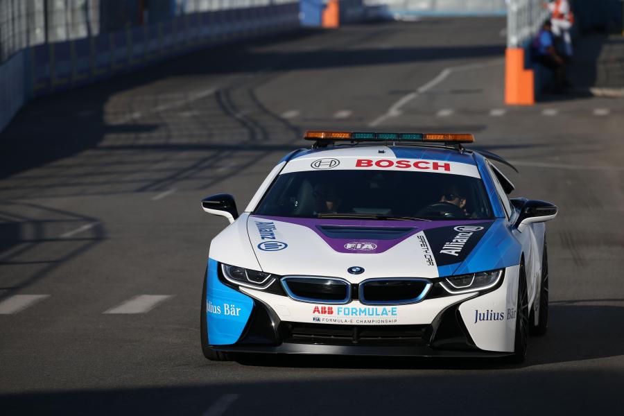  BMW i8 Formula E Safety Car 2019 года  (фото 16 из 17)
